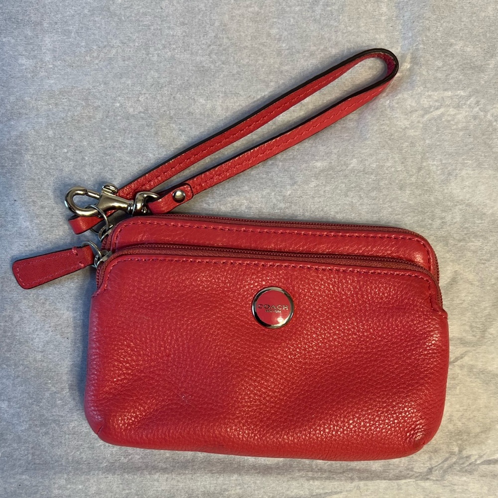 Coach‎ pebble leather wristlet pink